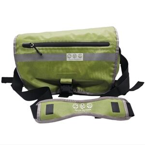 PACIFIC OUTDOOR EQUIPMENT | Sitka waterproof seam sealed commuter messenger bag